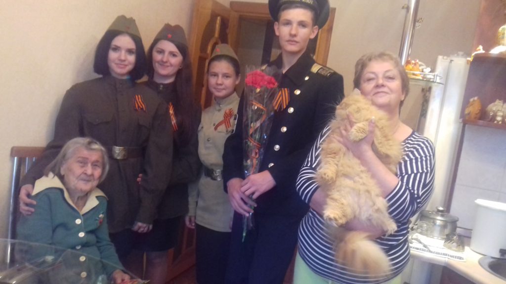 Тепло и уютно в семье Кабаченко Василисы Николаевны,которая в годы оккупации была угнана на работы в Германию.-min